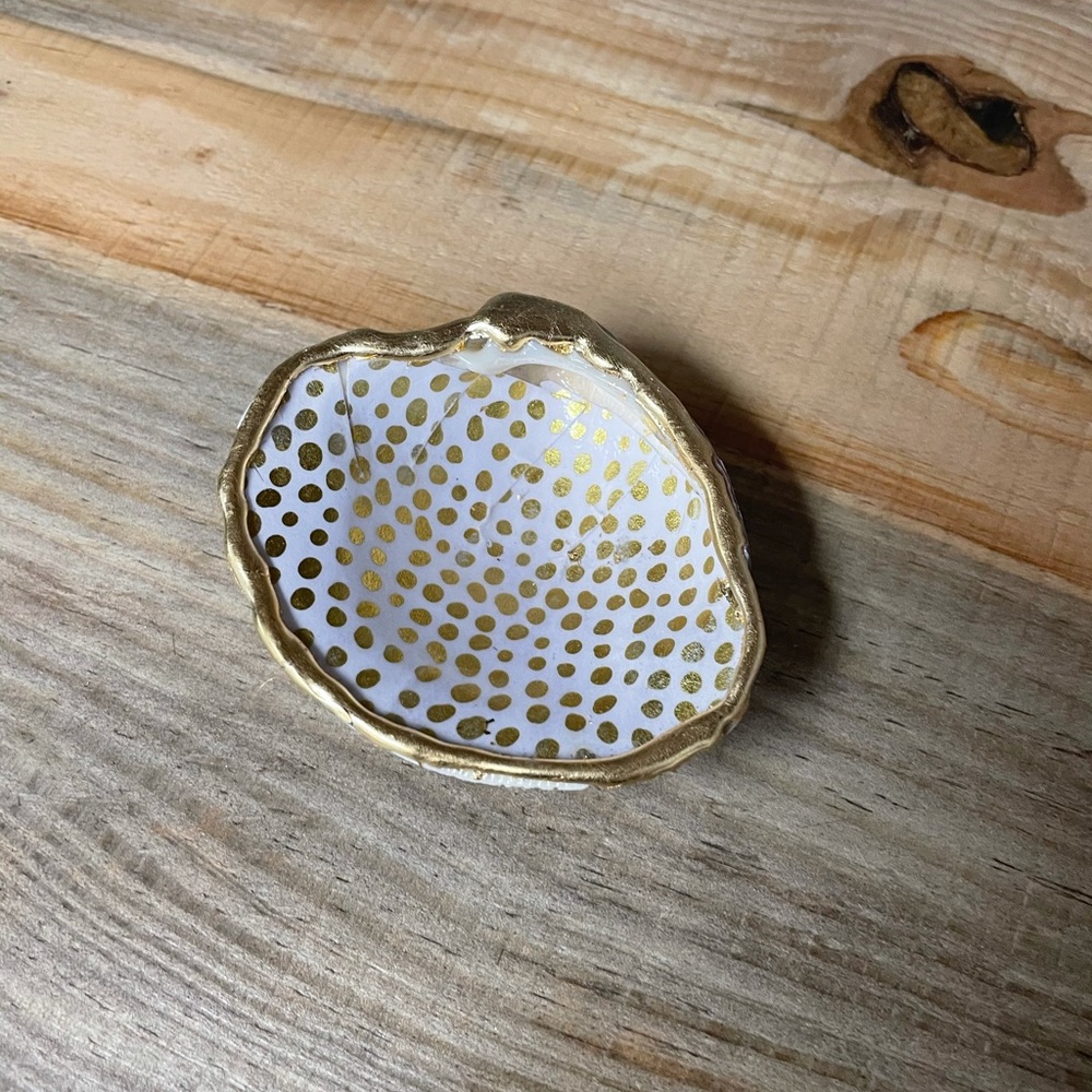 Gold and white dot clam shell ring dish